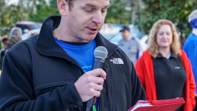Melbourne dentist speaking into microphone at 5 K race