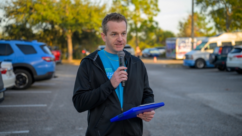 Melbourne dentist speaking into microphone at 5 K race